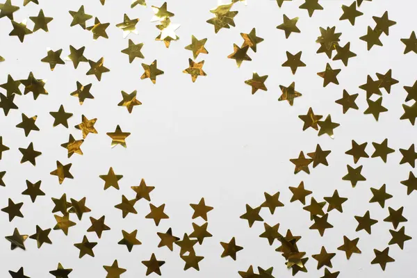 Estrellas Confeti Doradas Sobre Fondo Color Vista Superior —  Fotos de Stock
