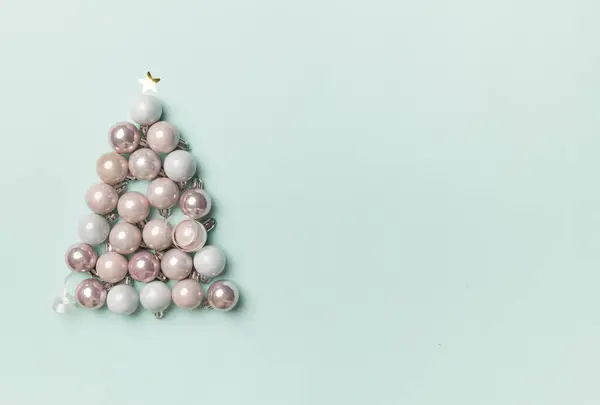 Χριστουγεννιάτικο Δέντρο Από Μπιχλιμπίδι Διακόσμηση Φόντο Χρώμα Top View — Φωτογραφία Αρχείου