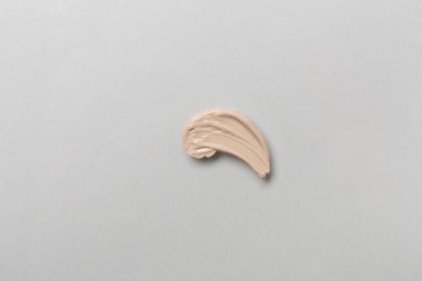 Renk arkaplanı üzerindeki temel leke, üst görünüm.