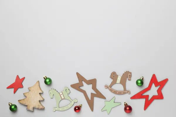 Holzspielzeug Weihnachten Auf Farbigem Hintergrund Ansicht Von Oben — Stockfoto