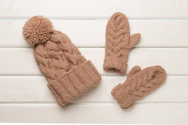 Brown Winter Hat Mittens Wooden Background Top View — Stock Photo, Image