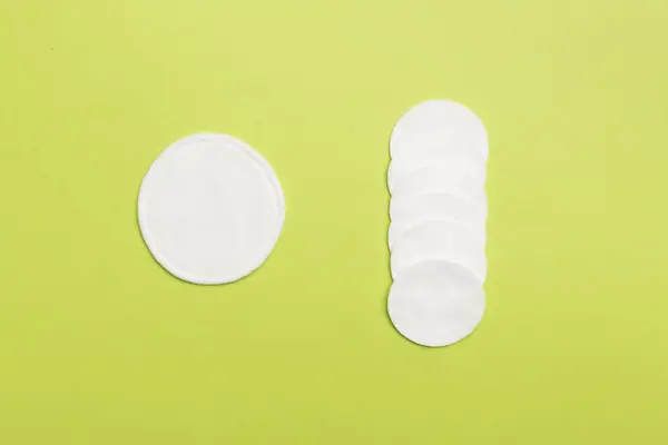 Reusable Cotton Pads Disposable Ones Color Background Top View — Stockfoto