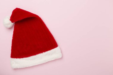 Noel Baba arka planda kırmızı şapka, üst, manzara