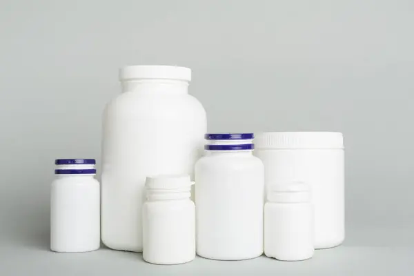 Bottiglie Plastica Vitamine Sfondo Colore — Foto Stock