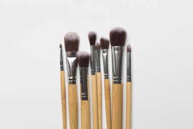 Renk arkaplanı ve üst görünümde fırçalar yap