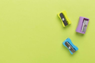 Renk arka planında farklı keskinleştiriciler, üst görünümde