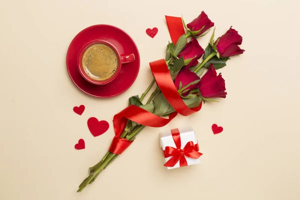 Red Cup Coffee Roses Color Background Top View — 图库照片