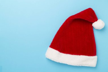 Noel Baba arka planda kırmızı şapka, üst, manzara