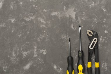 Somut arkaplan üzerinde araç kümesi, üst görünüm