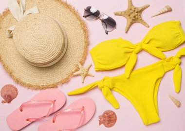 Plaj aksesuarları renk arkaplanı, düz yatış