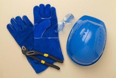 Renk arkaplan üzerinde mavi inşaat ekipmanı, üst görünüm