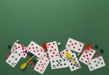 Renk arkaplanı ve üst görünümde farklı masa oyunları