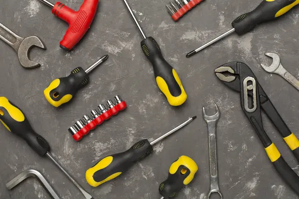 Somut arkaplan üzerinde araç kümesi, üst görünüm