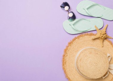 Plaj aksesuarları renk arkaplanı, düz yatış