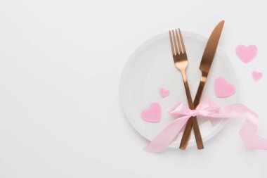 Renkli arka plan, üst görünüm Sevgililer Günü için şölen masası ayarları