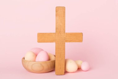 Çapraz arkaplanlı Paskalya yumurtaları