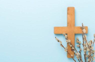 Söğüt dalları ile renk arkaplan, üst, görünüm. Palm Sunday konsepti