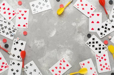 Somut arka planda farklı masa oyunları, üst görünüm