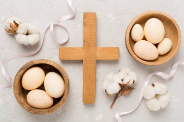 Çapraz arkaplanlı Paskalya yumurtaları, üst manzara