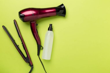 Renk arkaplanı, üst, görünüm üzerinde termo korumalı saç araçları