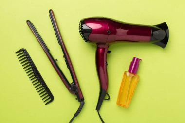 Renk arkaplanı, üst, görünüm üzerinde termo korumalı saç araçları