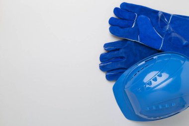 Renk arkaplan üzerinde mavi inşaat ekipmanı, üst görünüm