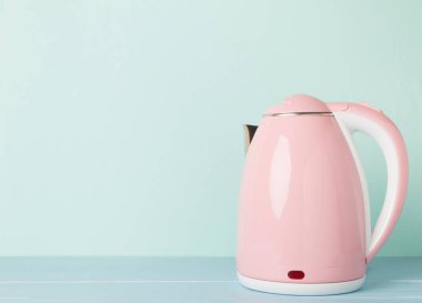 Masada modern elektrikli pembe çaydanlık