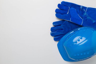 Renk arkaplan üzerinde mavi inşaat ekipmanı, üst görünüm