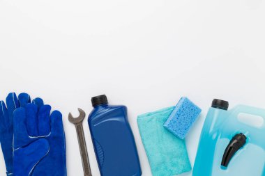 Renk arkaplanı ve üst görünümde araç araçları ve aksesuarlar