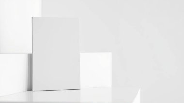 El değmemiş ve modern bir üç boyutlu kompozisyon, tipik beyaz geometrik bloklar kullanılarak minimalist bir tasarım sergiliyor. Bu soyut sanat eseri temiz ve basit bir estetik sunar. Ürün sunumu ya da sergisi için mükemmeldir. Boş arkaplan ve izole