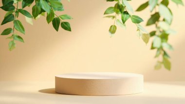 Kozmetik ya da cilt ürününüzü bu zarif minimalist ürün sunumuyla gösterin. El değmemiş bir bej arka planda yemyeşil yapraklar ve yeşilliklerle doğal ve çevre dostu bir estetik oluşturan bir ekran podyumu bulunur. Bu model izin verir 