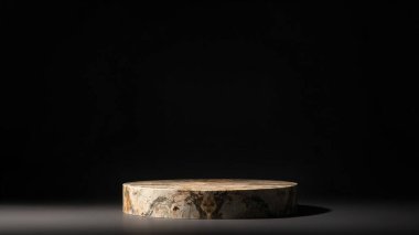 Temiz, minimalist ürün fotoğrafçılığı. Koyu bir arka plana karşı ahşap, yuvarlak bir ekran standı. Ürünlerinizi zarif ve modern bir şekilde sergilemek için mükemmel. Geniş kopya alanına sahip yüksek çözünürlüklü resim, markalaşma ve 