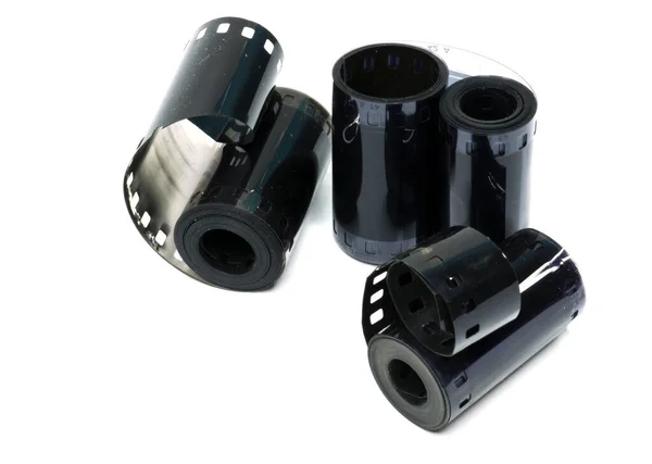 Beyaz arkaplanda izole edilmiş klasik kamera için kullanılan filmler