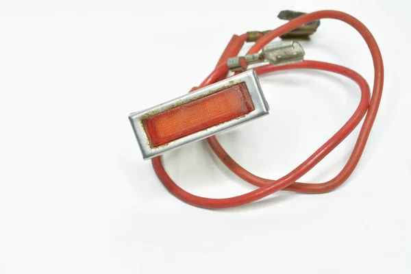 赤い電気ケーブル付きの小さな赤い電球 — ストック写真