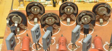 Klasik TV devre kartı bileşenleri 