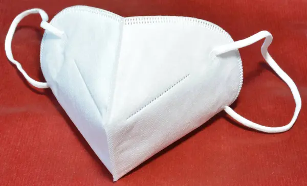 Kırmızı arkaplanda kullan-at Respirator Yüz Maskesi