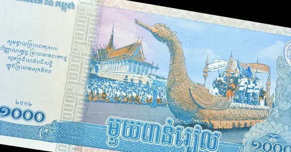 Kamboçya tarafından basılan 1000 Riels banknotunun tersi, Sihanouk 'un cesedini krematoryuma taşıyan altın kuğu şeklindeki şamandırayı gösteriyor.