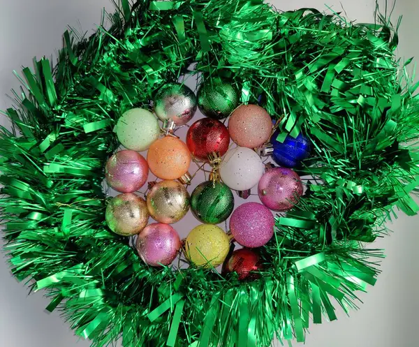 Рождественские Украшения Зеленый Дождь Рождественские Яйца Рождественские Аксессуары Новогоднее Настроение — стоковое фото