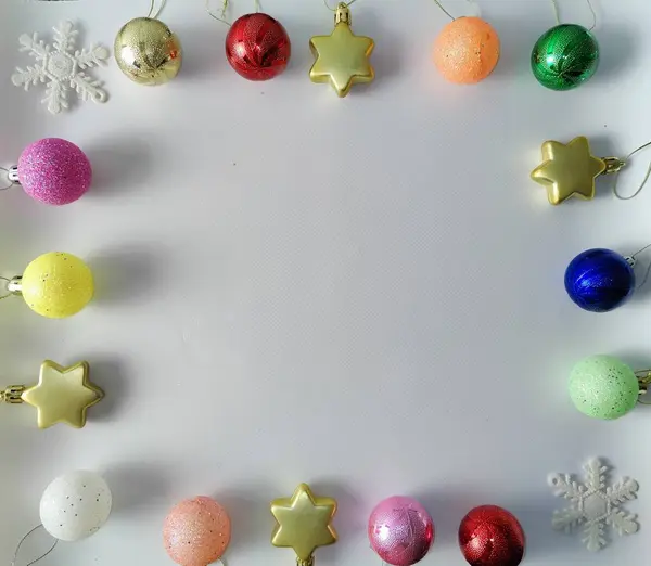 Decoraciones Navideñas Bolas Navidad Sobre Fondo Blanco Accesorios Navideños Humor —  Fotos de Stock