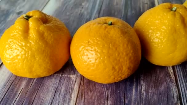 Several Whole Tangerines Wooden Table Shooting — Stockvideo