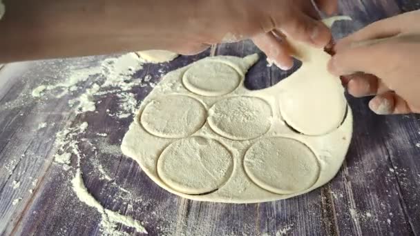 Process Separating Circles Dough Close — Vídeo de Stock