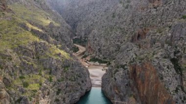 Sa Calobra 'nın hava manzarası, Serra de Tramuntana, Mayorka' da ünlü bir yer.