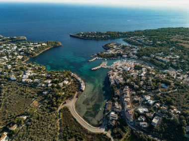 Porto Petro kasabası Mayorka hava manzaralı, Balearic Adaları, Akdeniz kıyısı