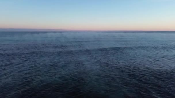 Ködös Tenger Felszíni Légi Kilátás Napkelte Horizonton — Stock videók