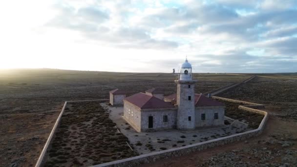 Flygfoto Över Punta Natis Fyr Menorca Balearerna — Stockvideo
