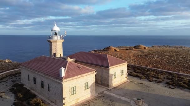 Punta Nati Fyr Menorca Antenn Skott — Stockvideo