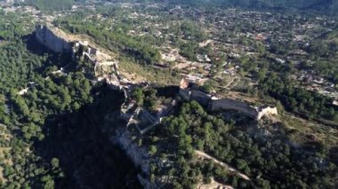 Valencia 'daki Jativa Kalesi' nin havadan görünüşü