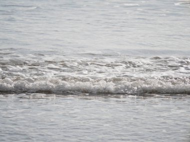 Küçük köpüklü dalga arkaplanı