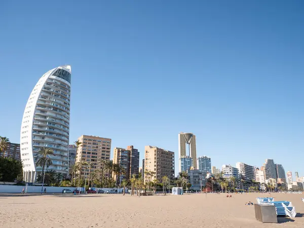 Benidorm Hiszpania Marca 2024 Plaża Poniente Benidorm Widok Wieżę Delfin — Zdjęcie stockowe