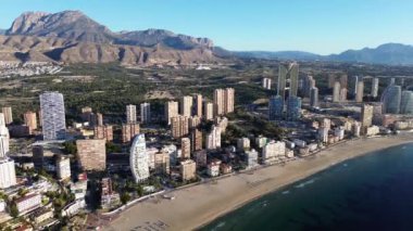 Benidorm Poniente Sahili gökdelenleri hava manzarası